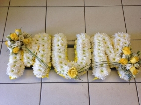 MUM Letters Yellow & White Spray