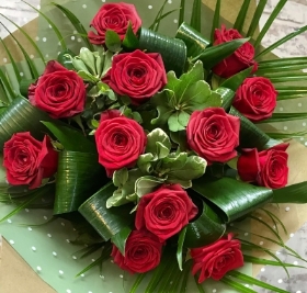 A gift box of 12 x High Quality Red Roses.