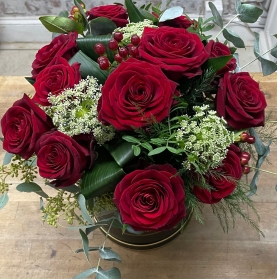 12 high quality red roses, hand tied and presented in a keepsake hat box.